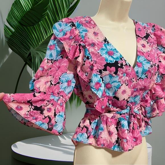 NWT - WAYF Floral Pink and Blue Blouse Size: S - Picture 3 of 7